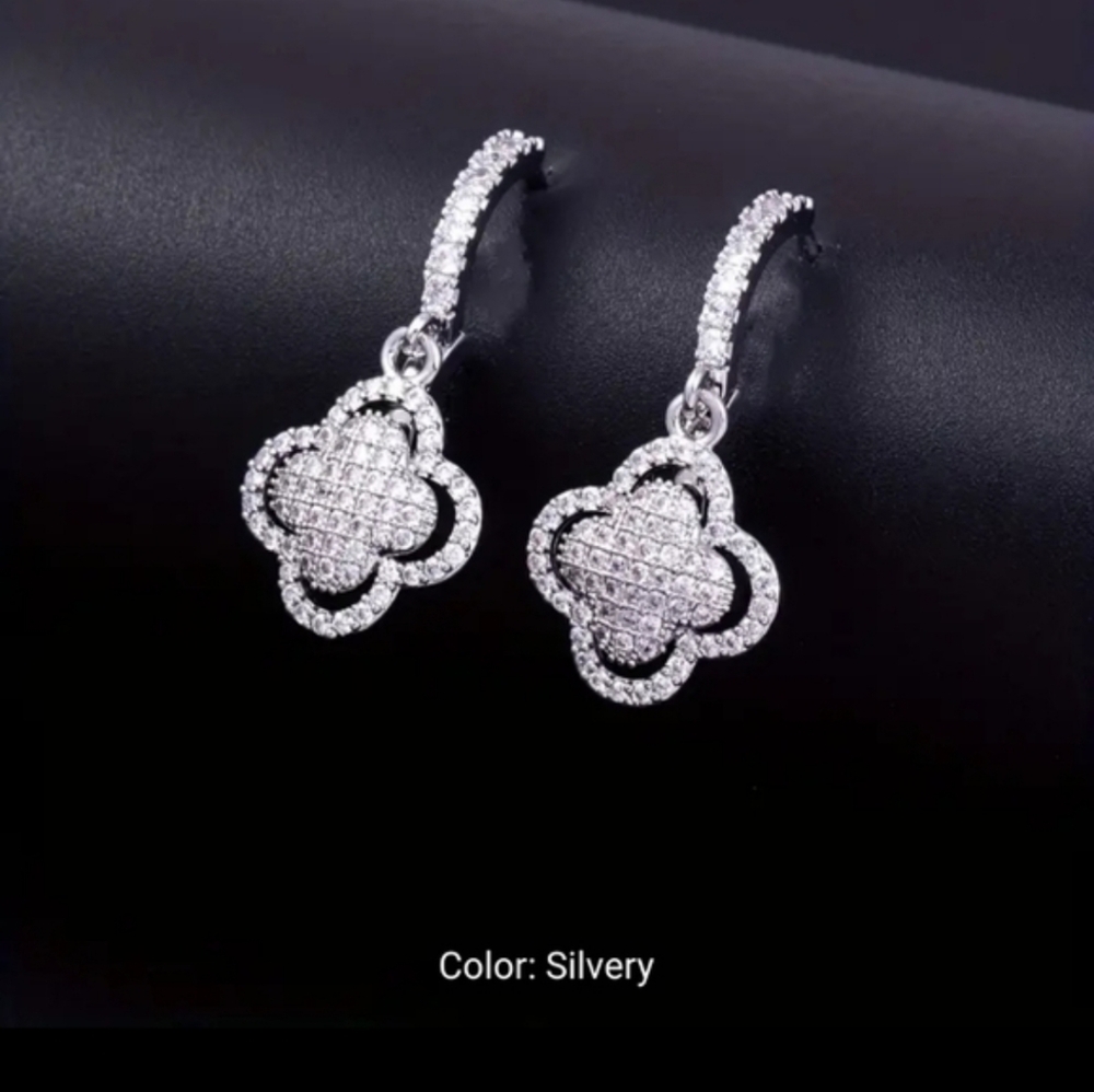 925 Sterling Silver Clover Dangle Earrings - Picture 2 of 6